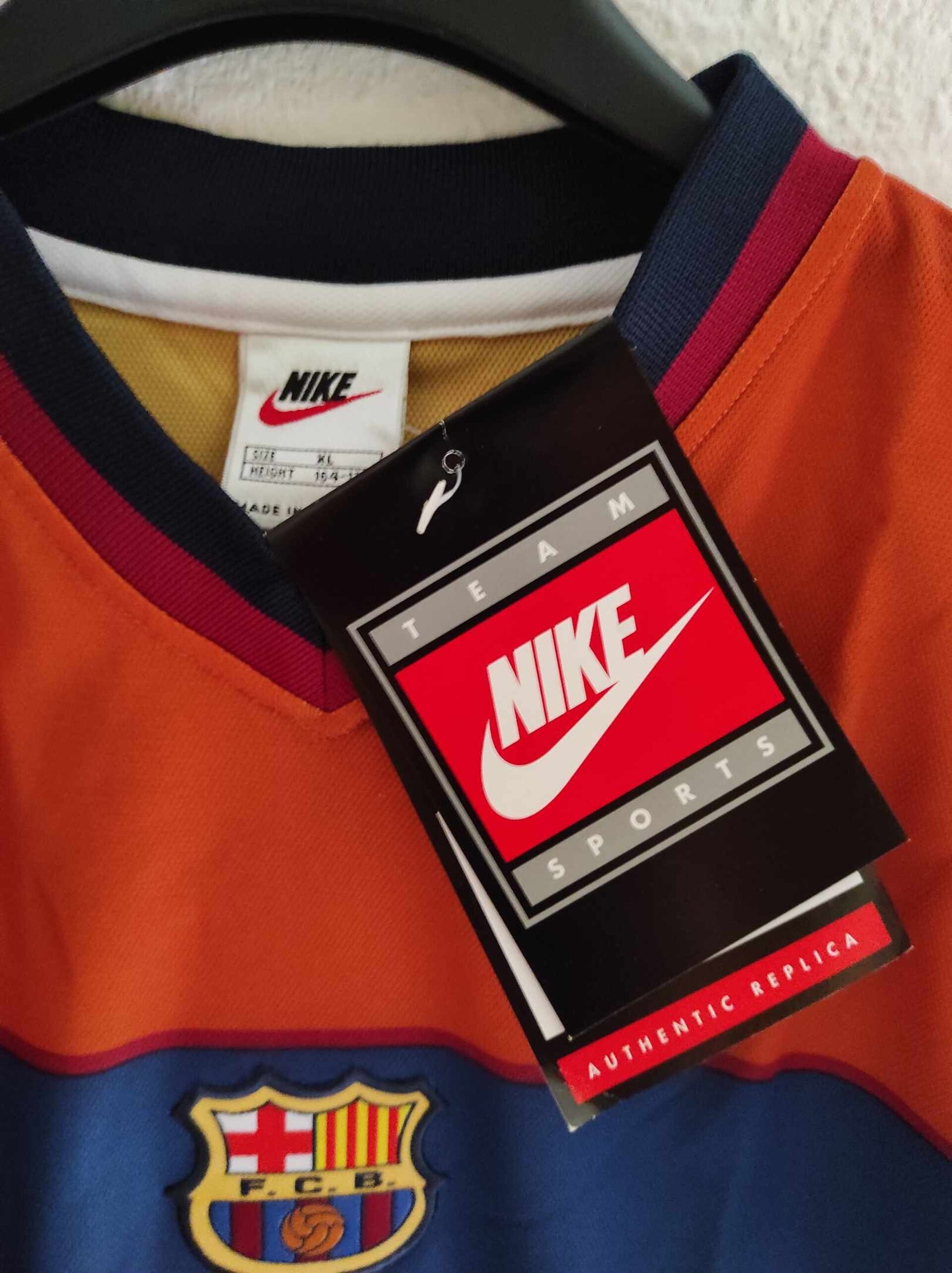 FC BARCELONA 1998-1999 away BNWT XL Kids (like S) - 2