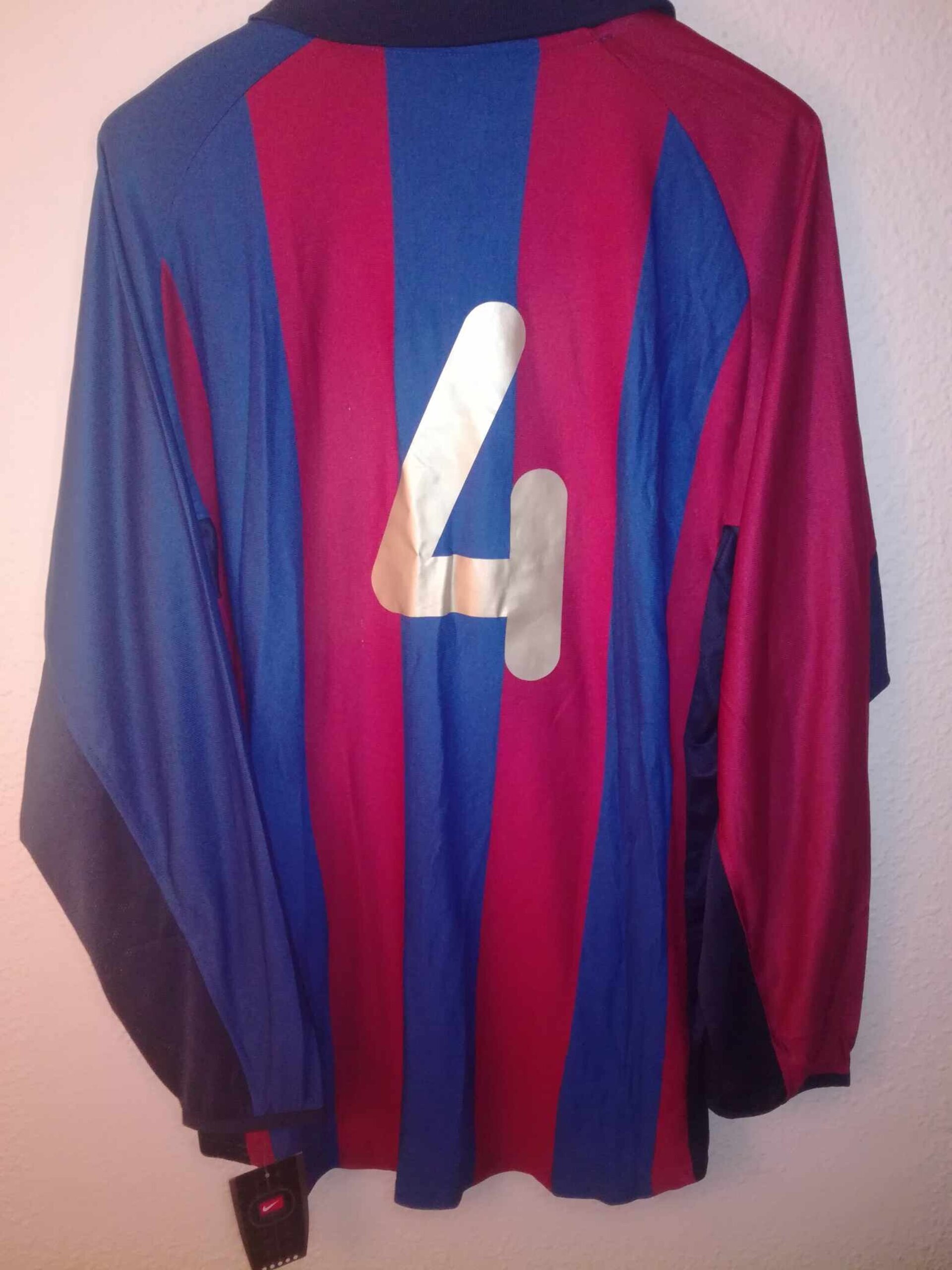 FC BARCELONA 2001-2002 BNWT number 4 XL - 2