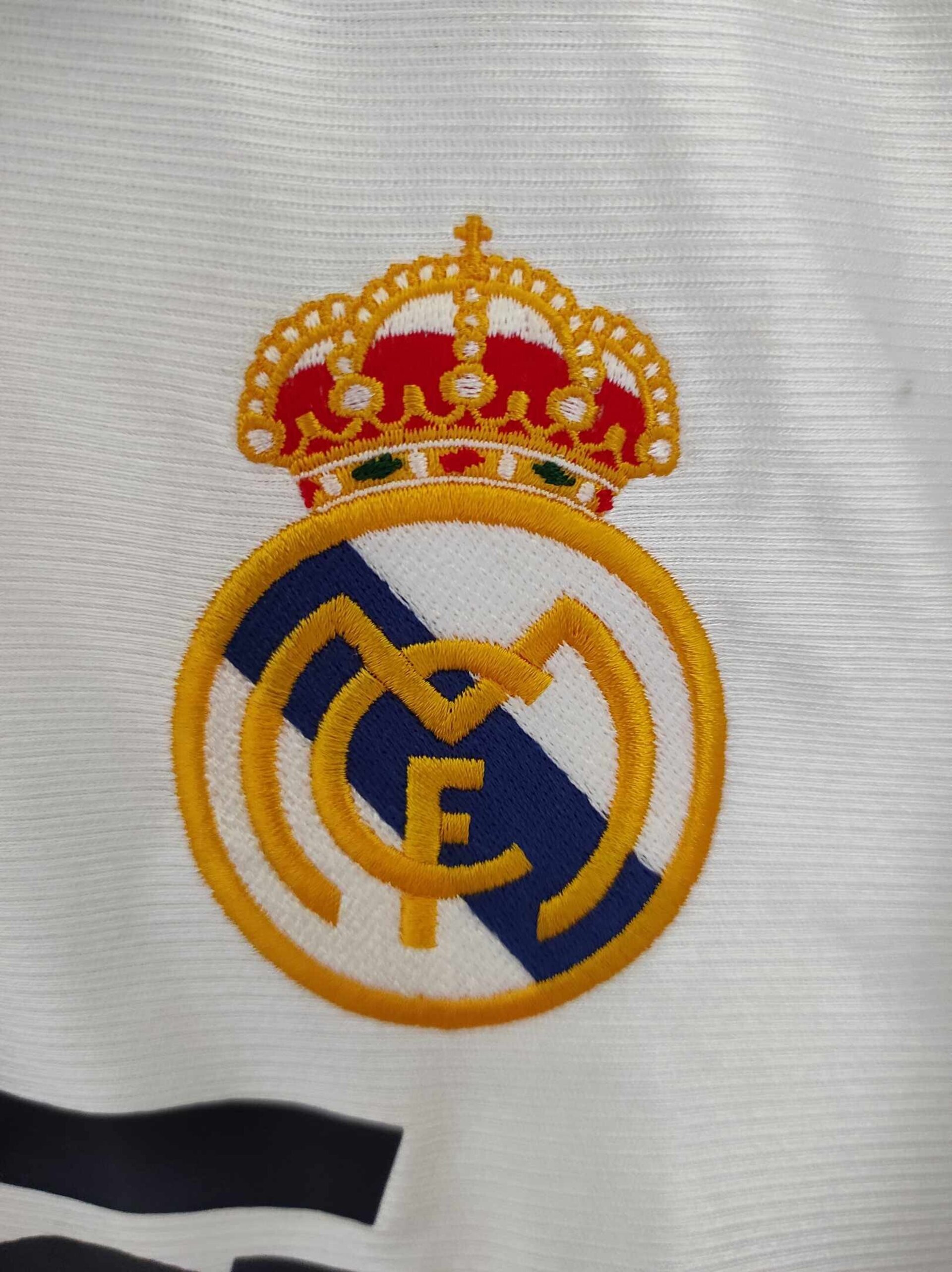 REAL MADRID 1998-1999 BNWT L - 4