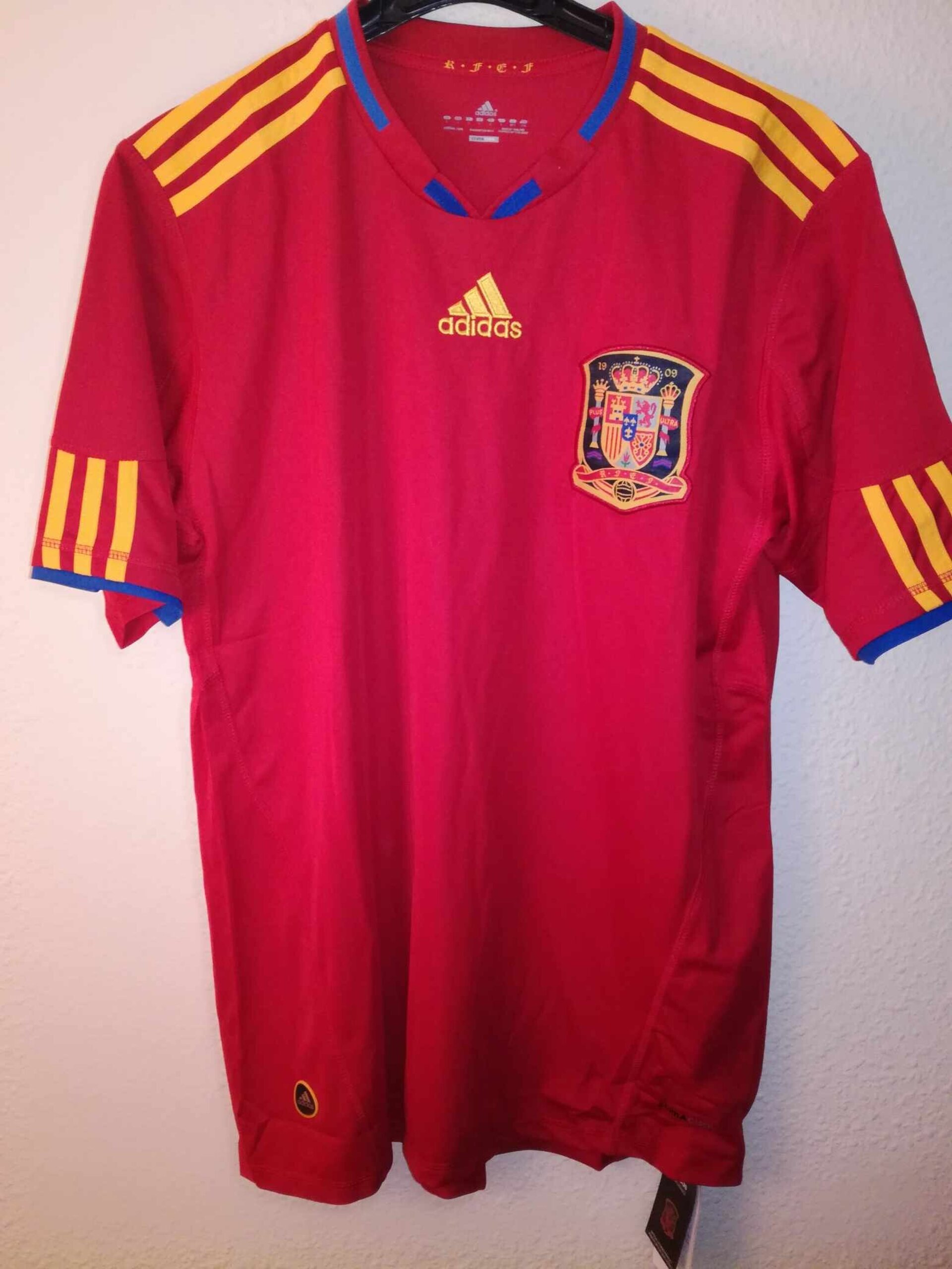 SPAIN 2010 World Cup BNWT L - 1