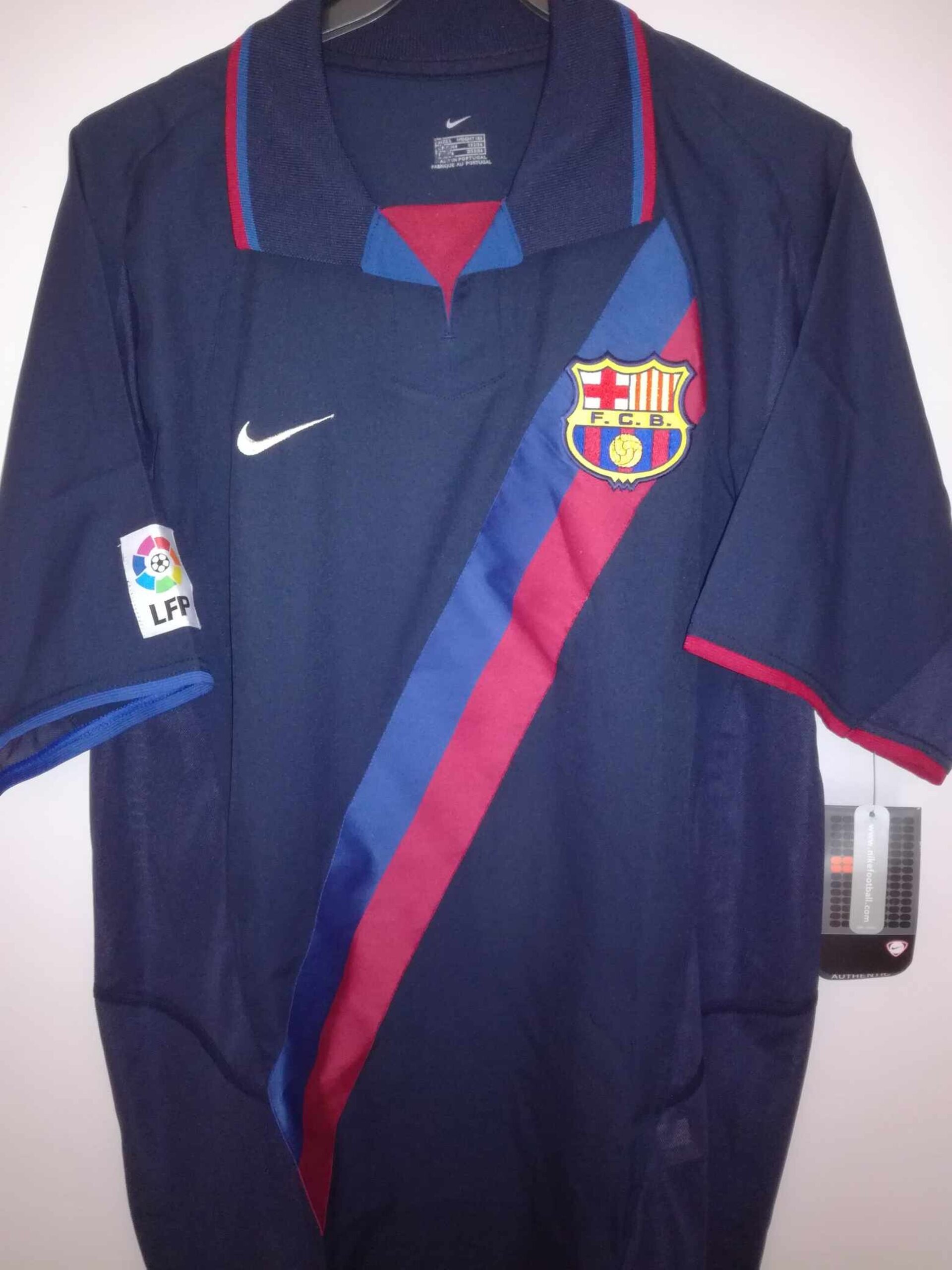 FC BARCELONA 2002-2003 BNWT away L - 1