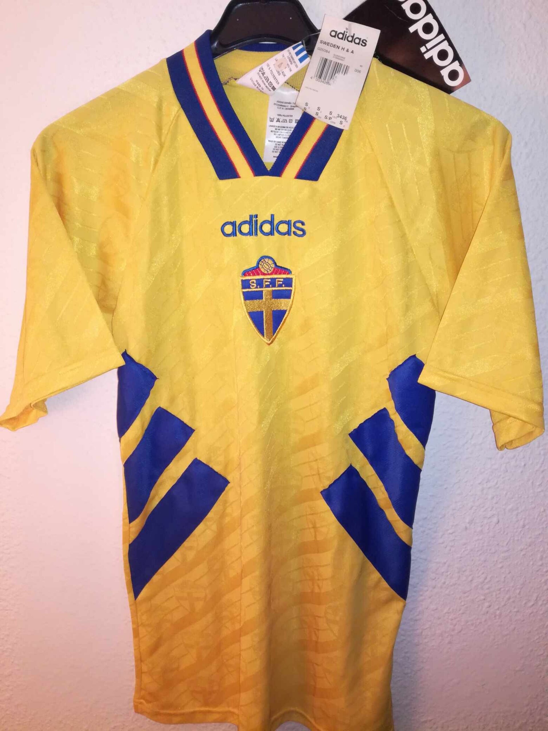 SWEDEN 1994 World Cup BNWT S - 1