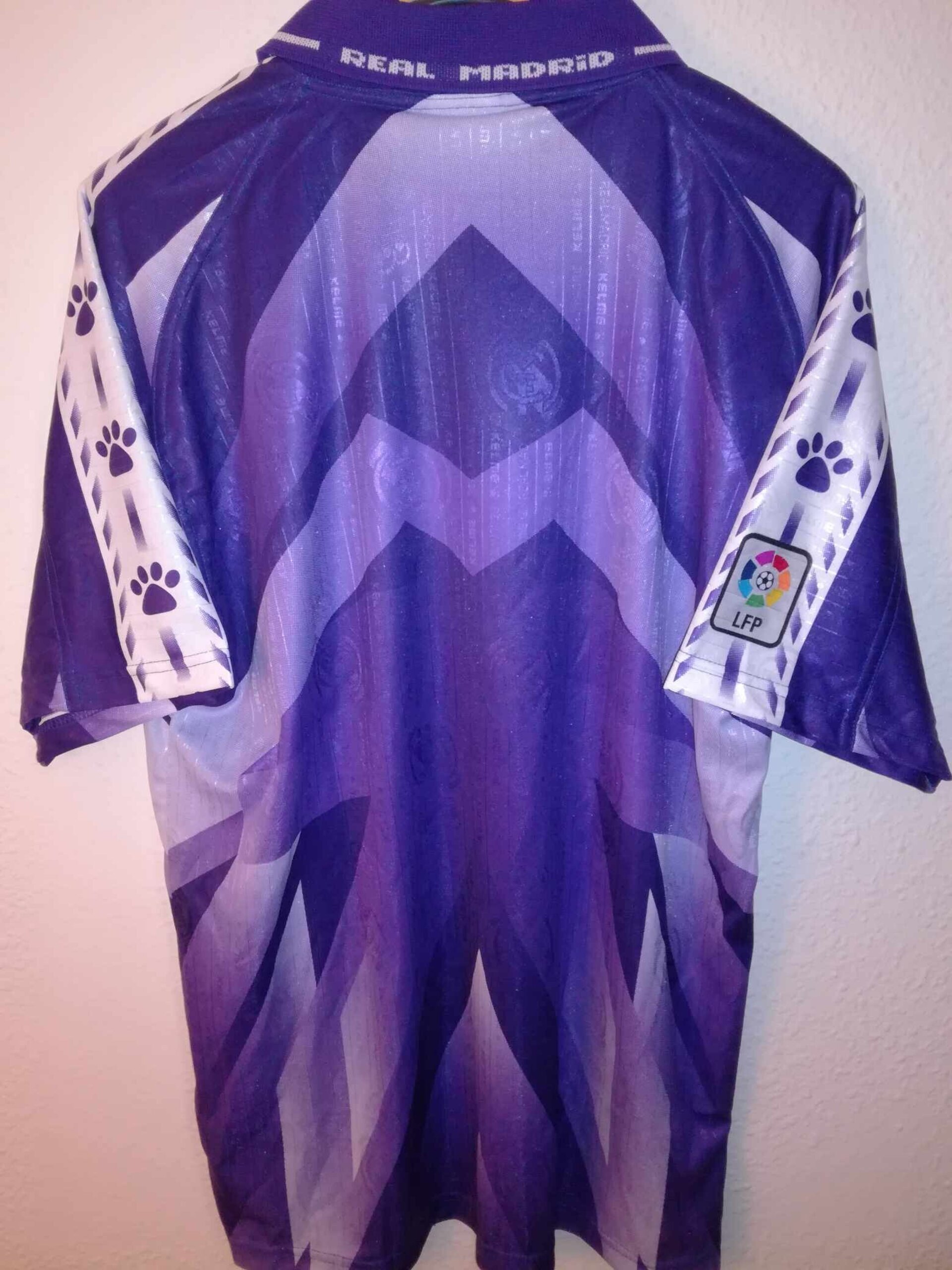 REAL MADRID 1995-1996 BNWT away M - 6