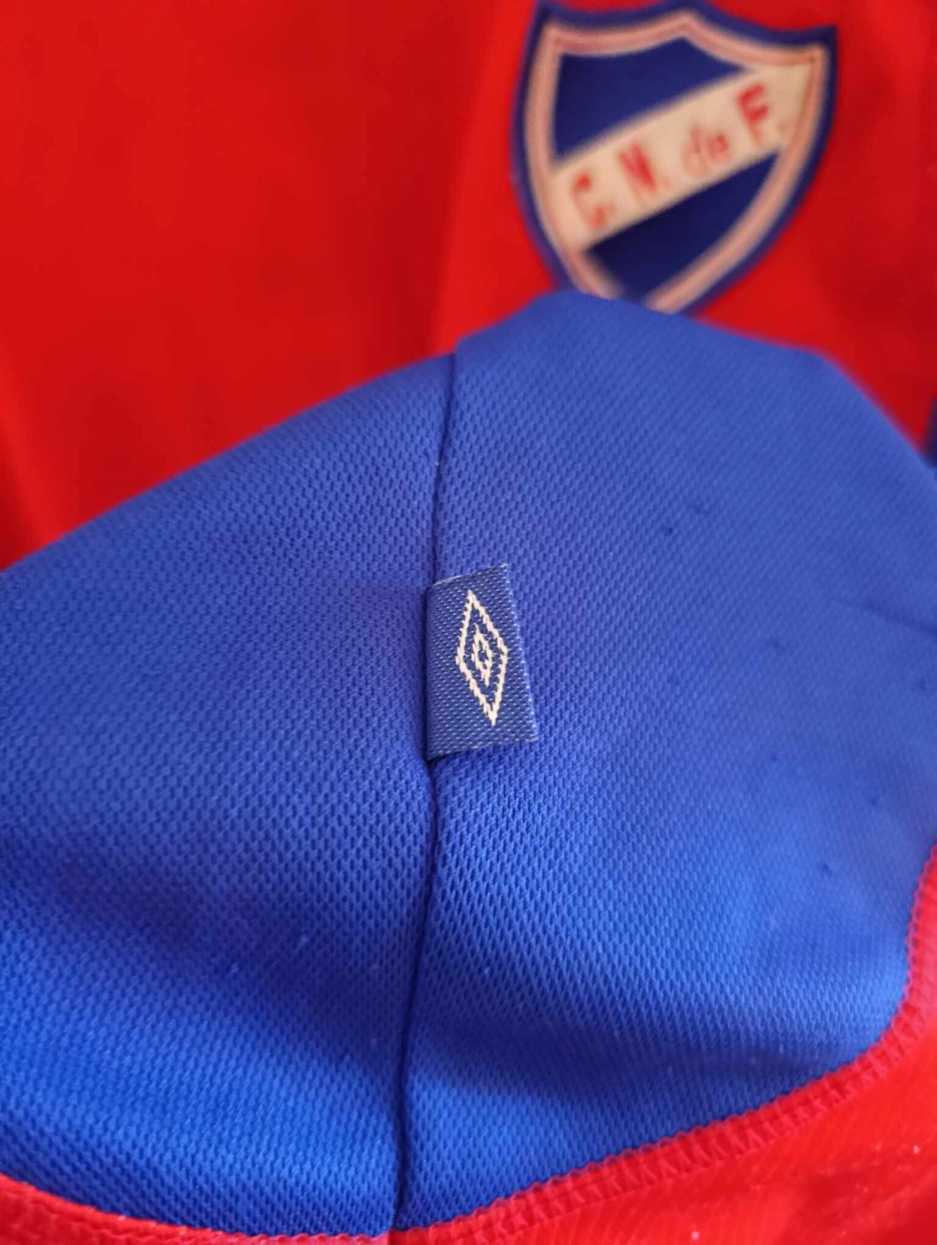 CLUB NACIONAL DE FUTBOL 2001 L - 6