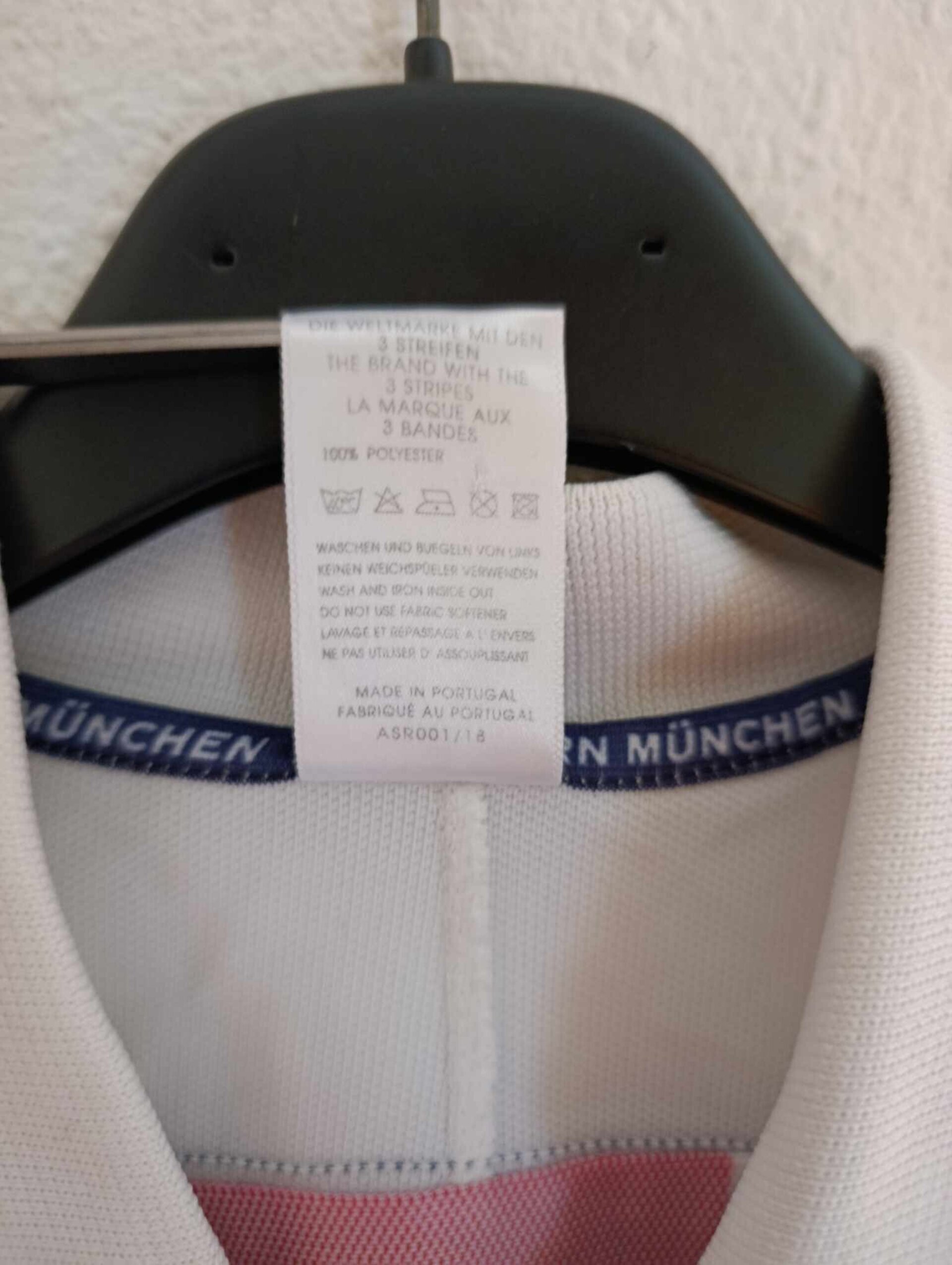 BAYERN MUNICH 2000-2001 M - 4