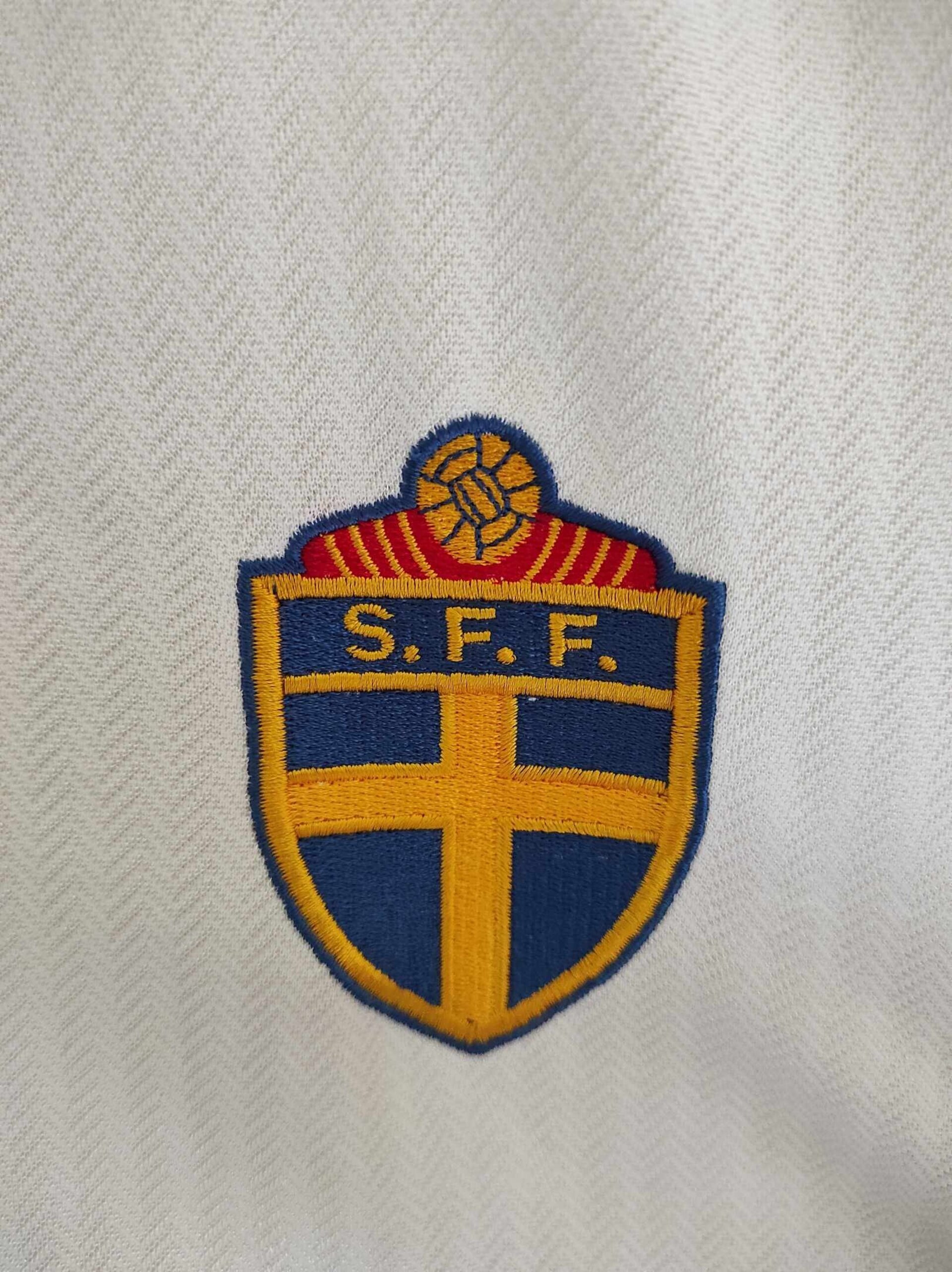 SWEDEN 1998 away BNWT L - 7