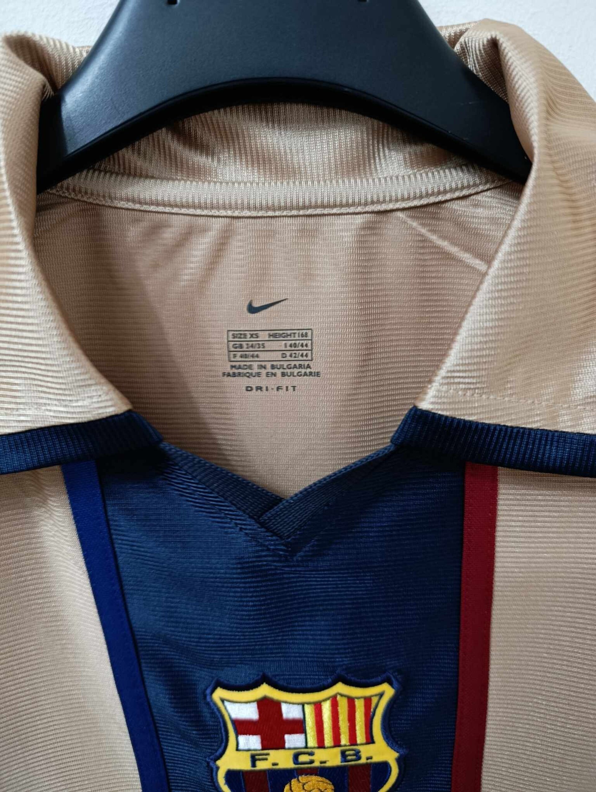 FC BARCELONA 2001-2002 away BNWT XS - 5