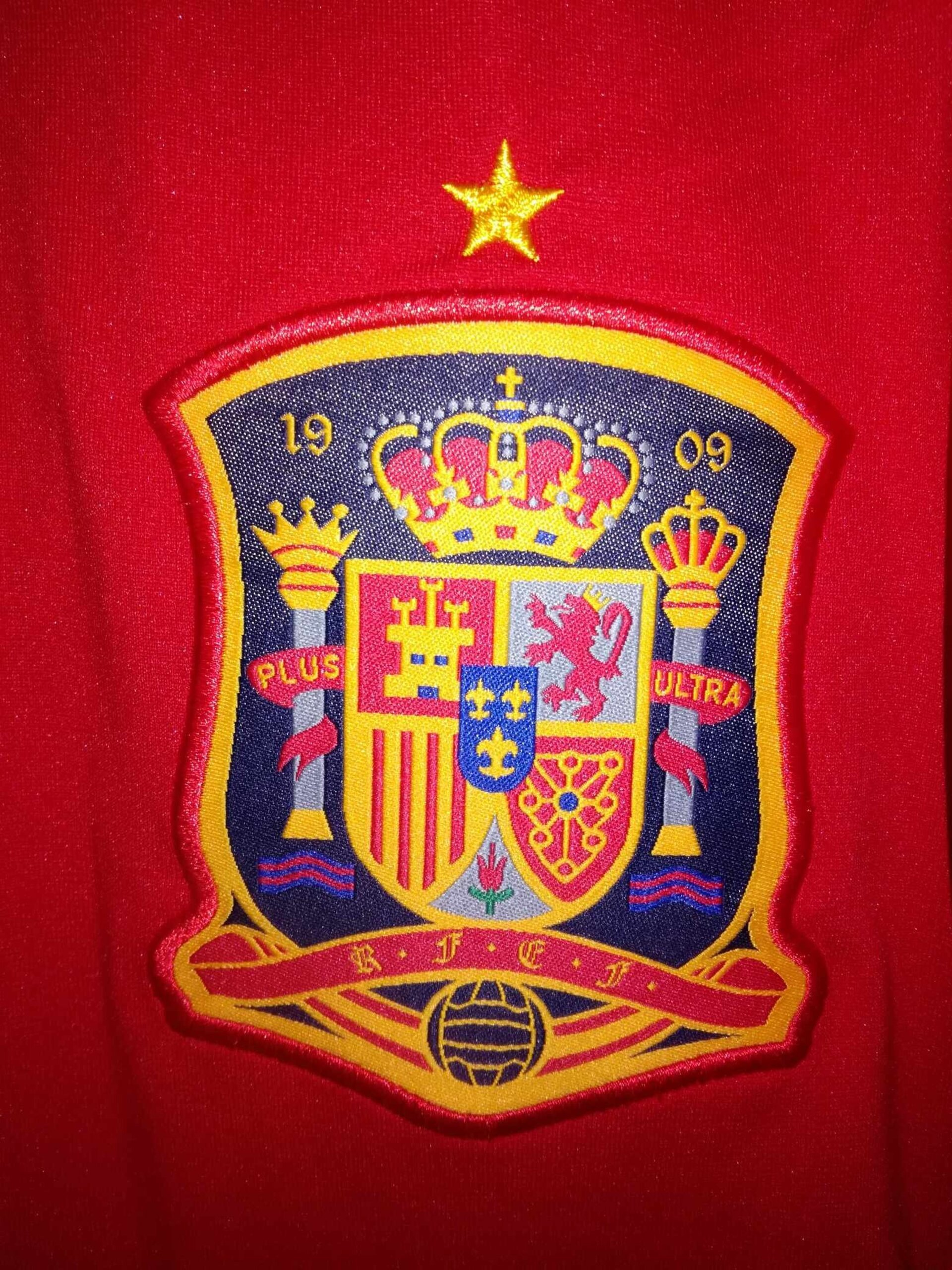 SPAIN 2010 World Cup BNWT L - 7