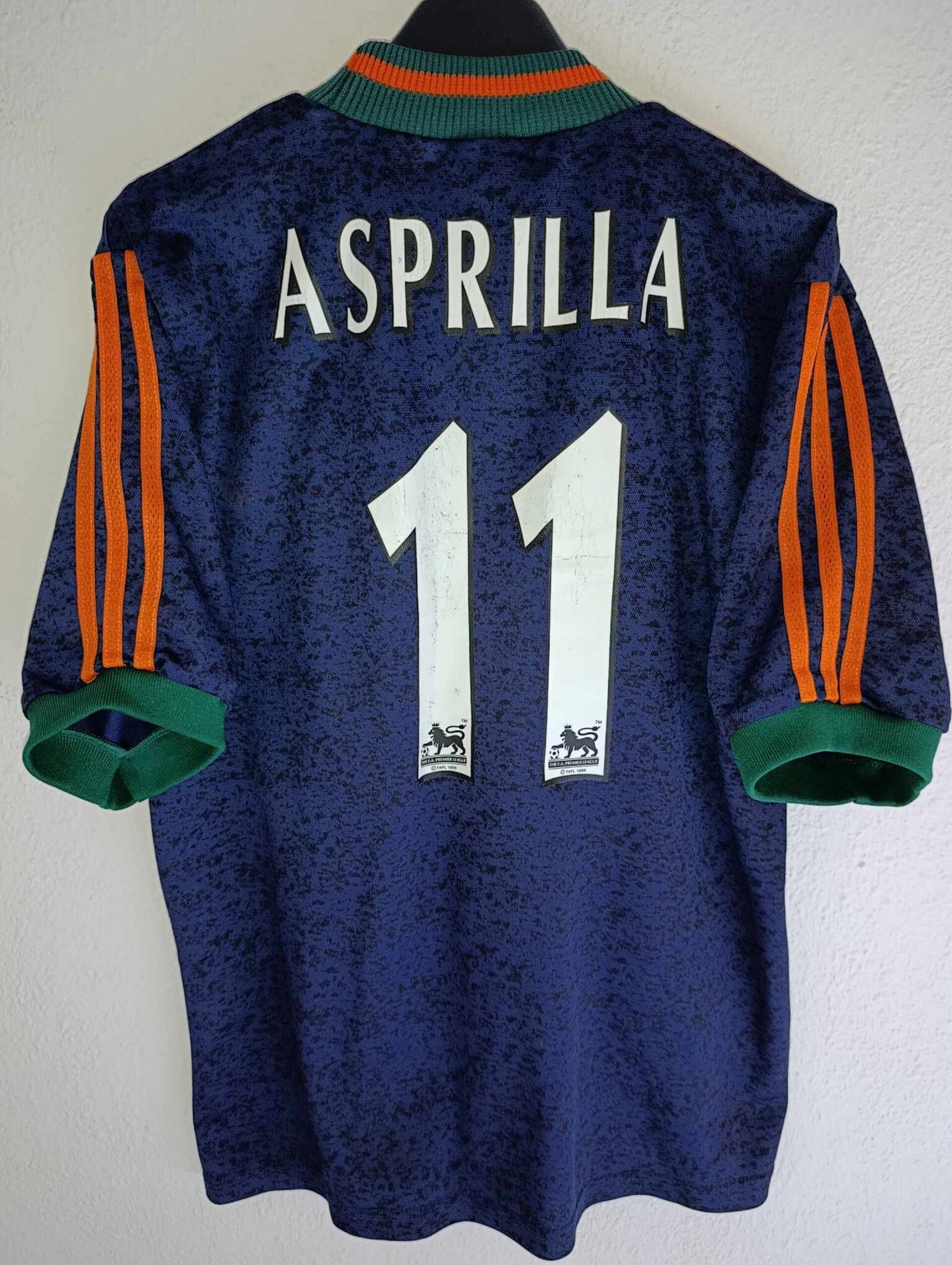 NEWCASTLE UNITED 1997-1998 away Asprilla 11 M - 1