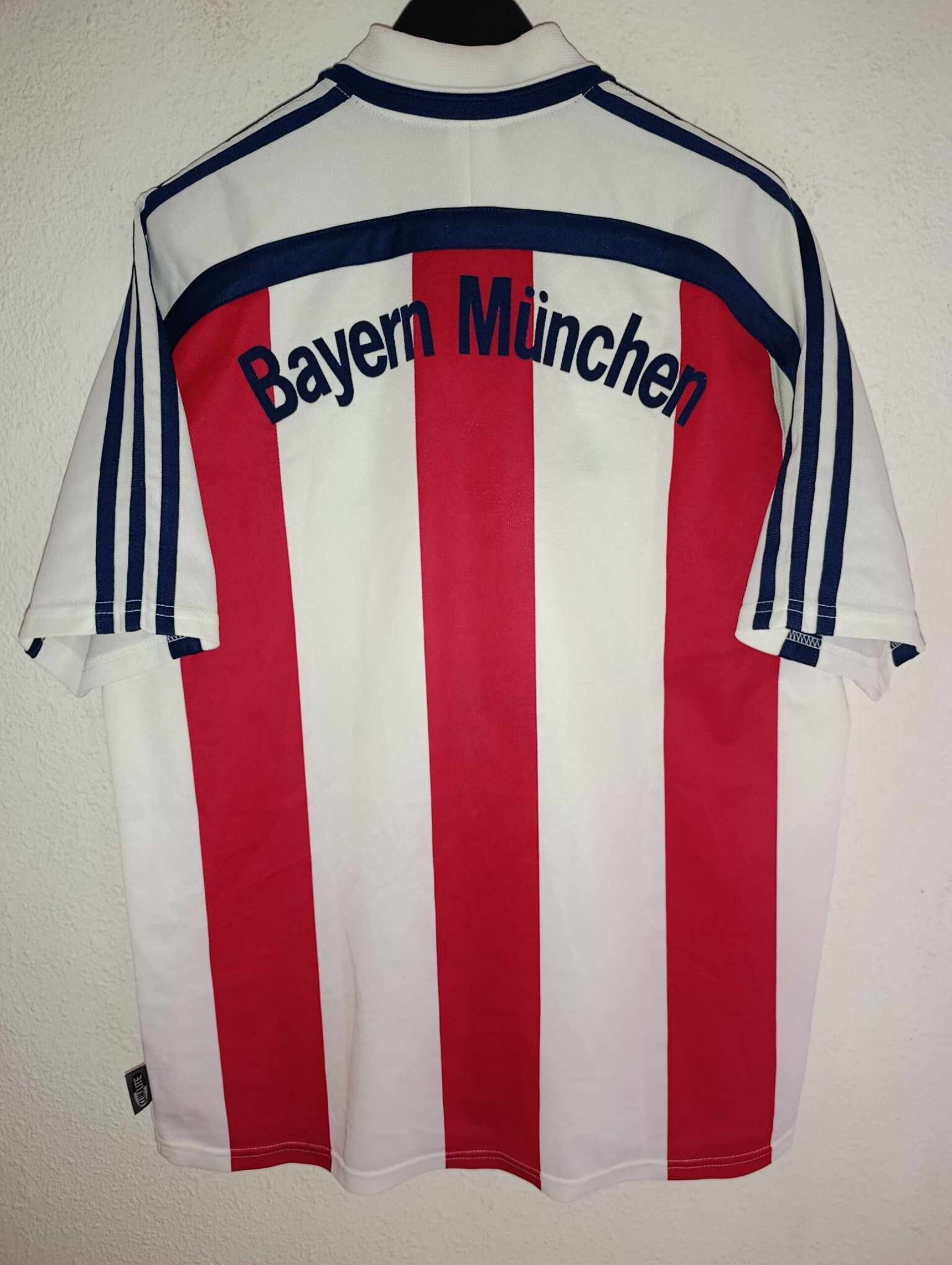 BAYERN MUNICH 2000-2001 M - 9