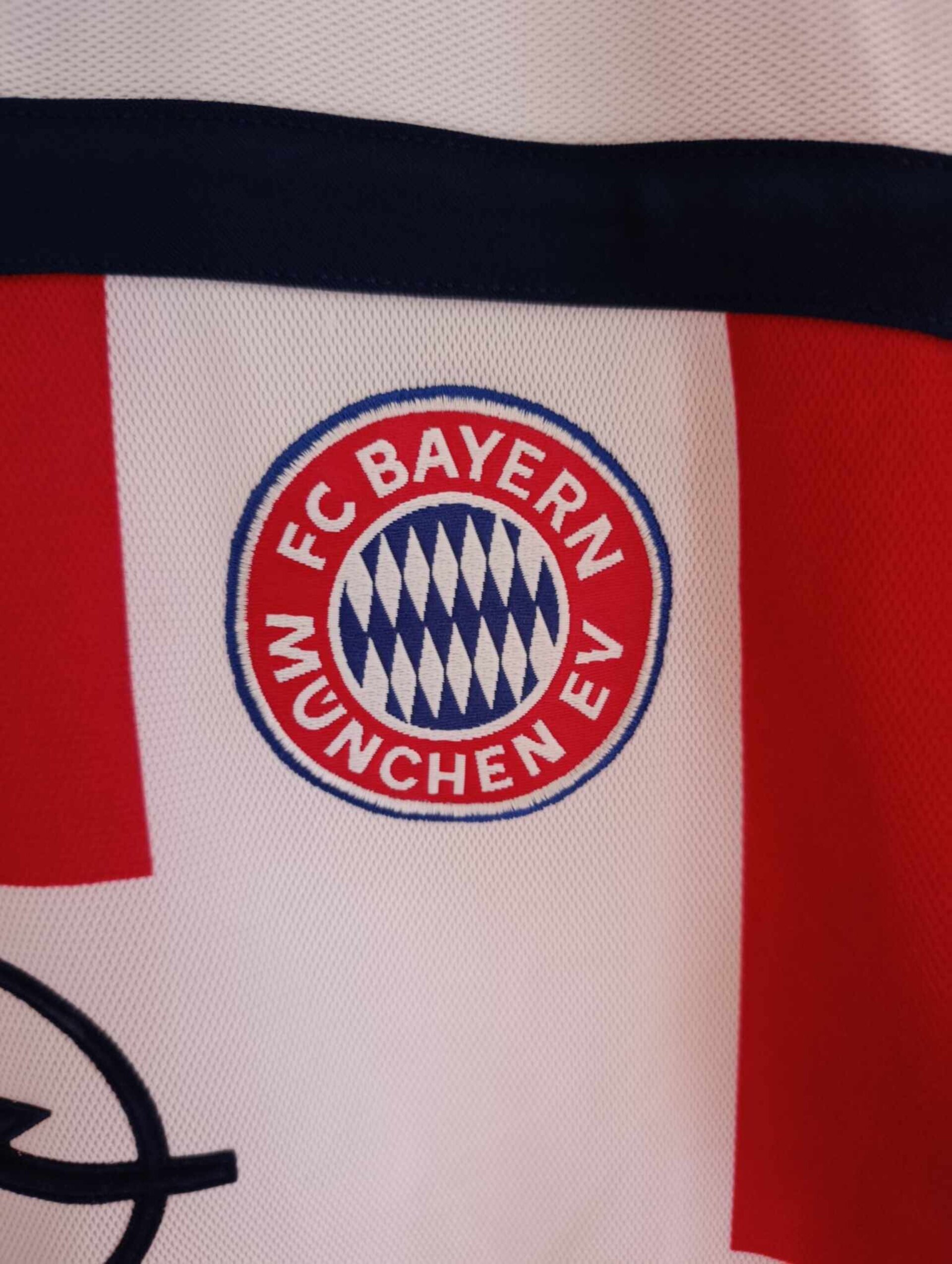 BAYERN MUNICH 2000-2001 M - 8