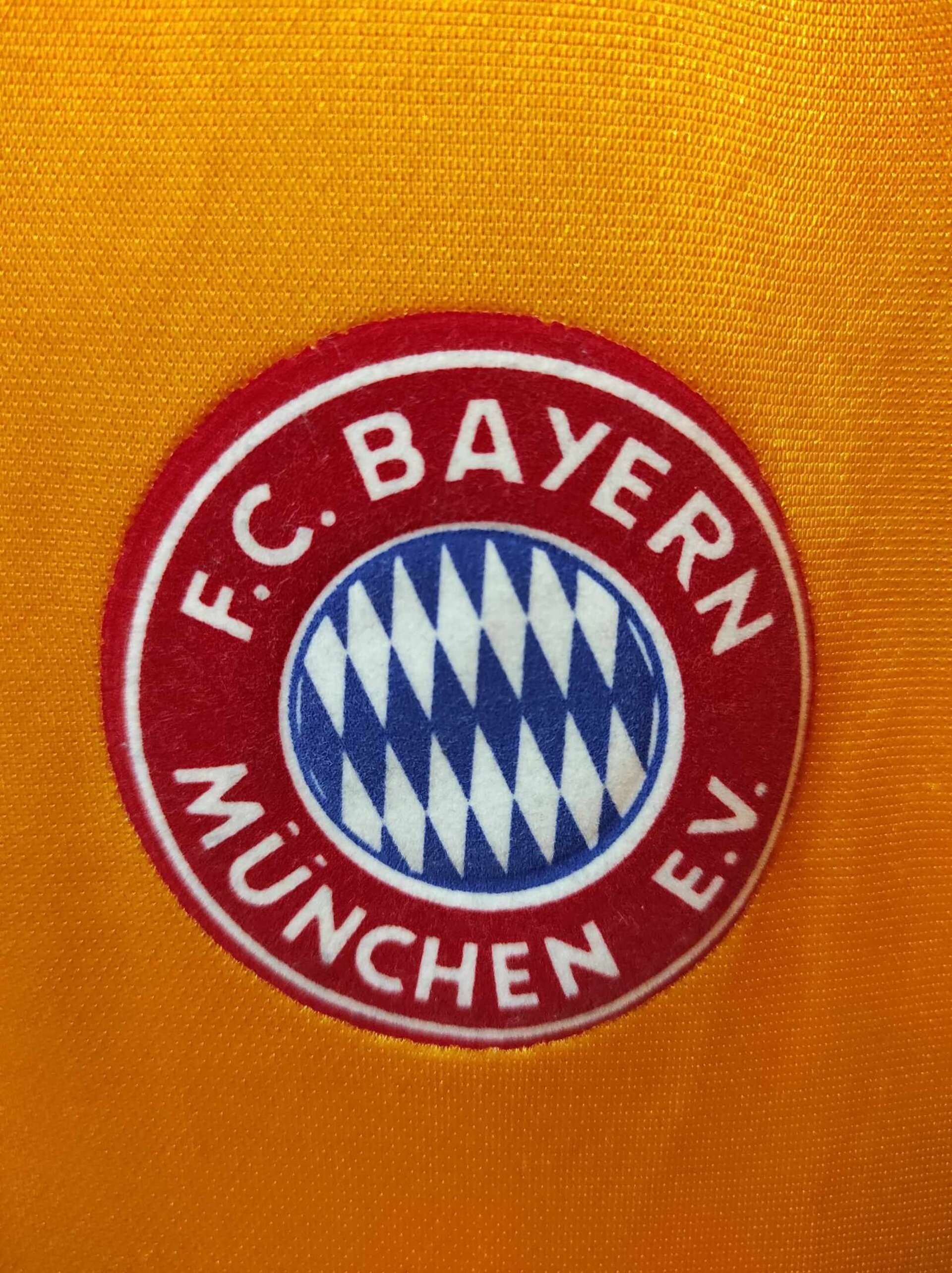 BAYERN MUNICH 1993-1995 away L - 2