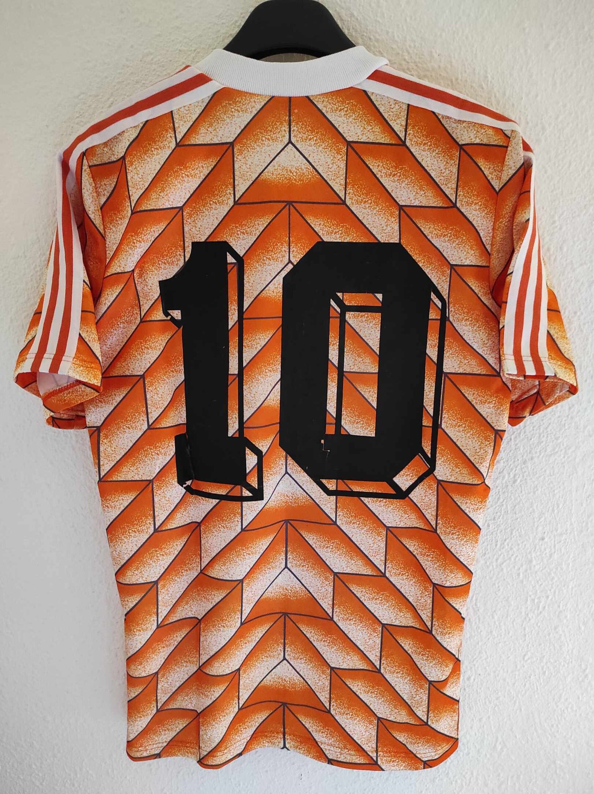 HOLLAND 1988 EURO number 10 S - 2