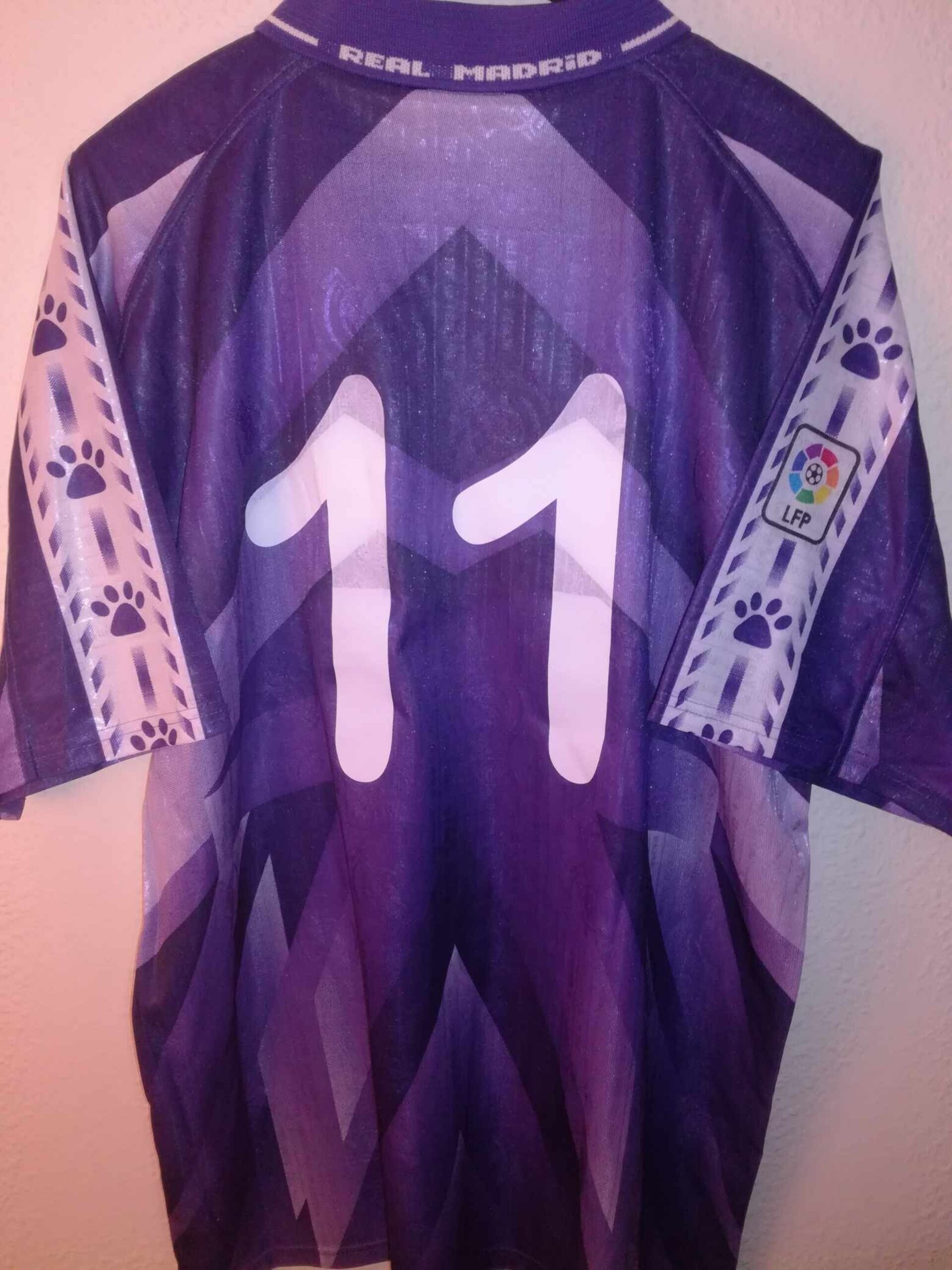 REAL MADRID 1996-1997 BNWT number 11 away L - 2