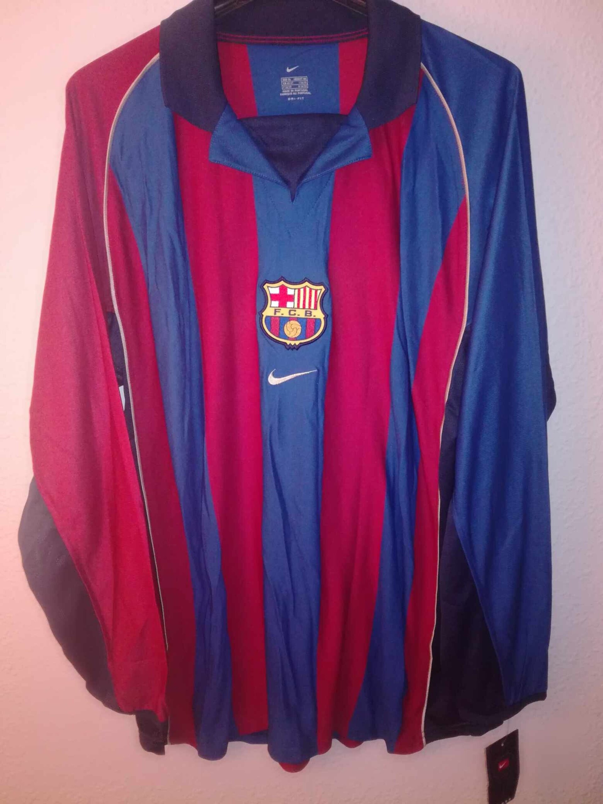 FC BARCELONA 2001-2002 BNWT number 4 XL - 1