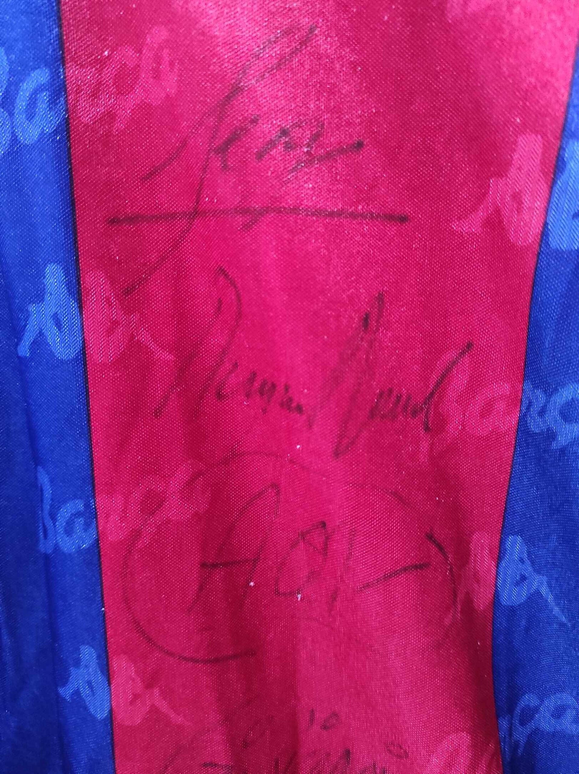 FC BARCELONA 1993-1994 Signed L - 2