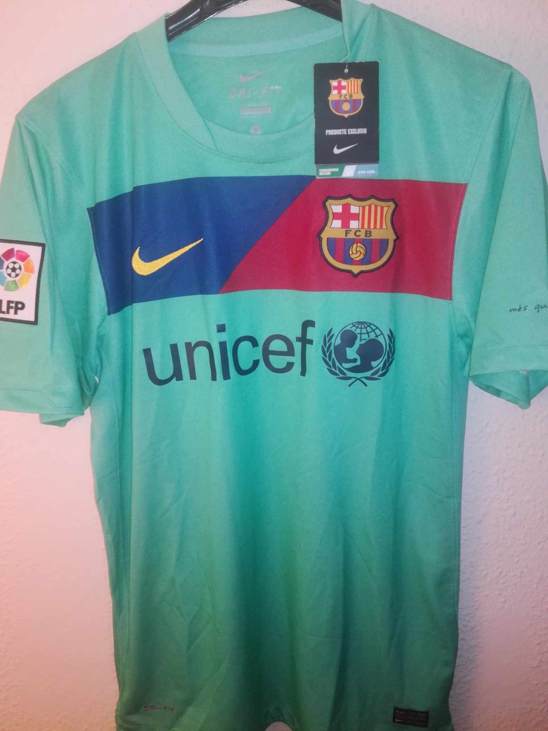 FC BARCELONA 2010-2011 away BNWT S - 1