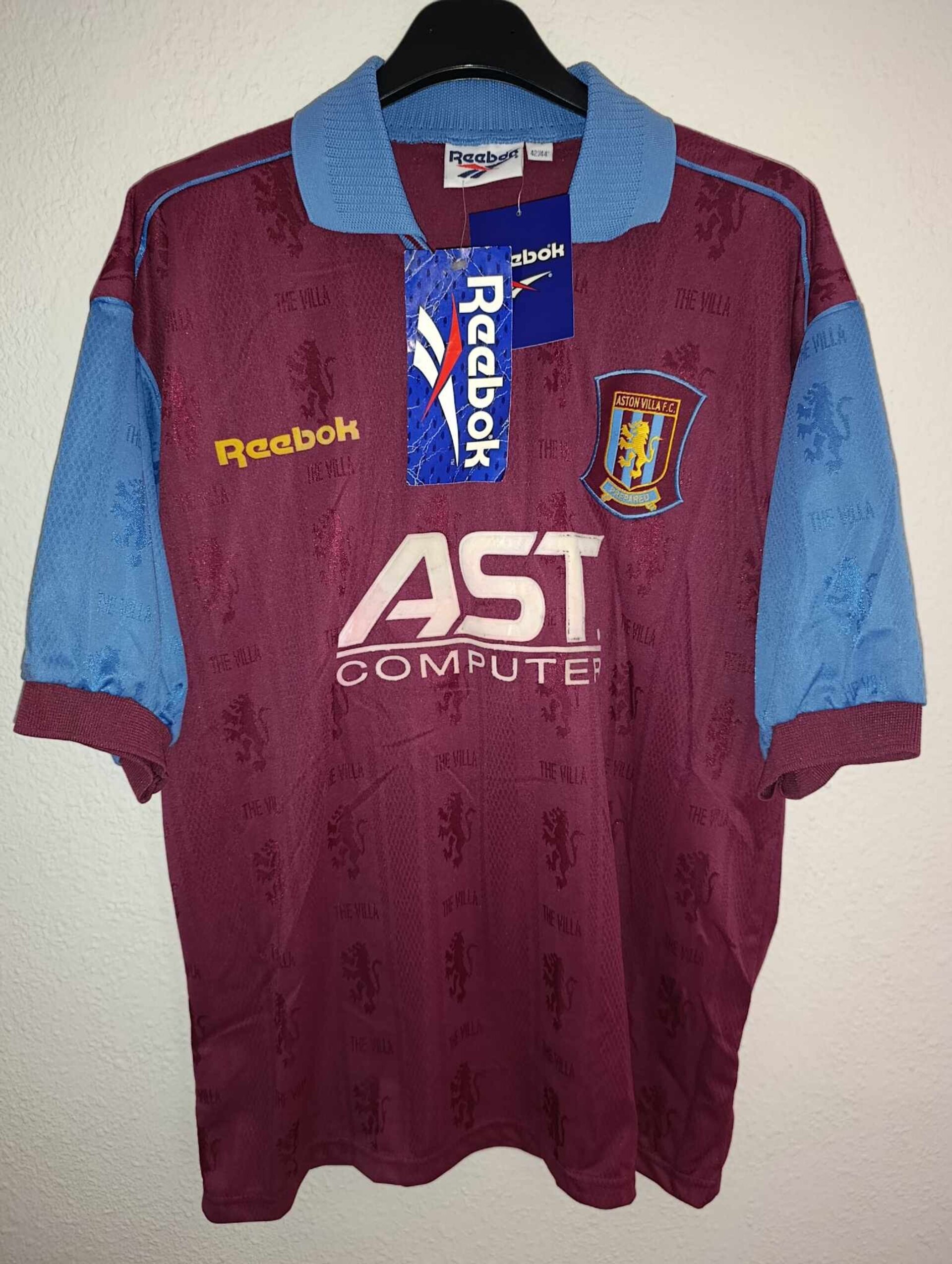 ASTON VILLA 1995-1997 BNWT Size 42/44 - 1