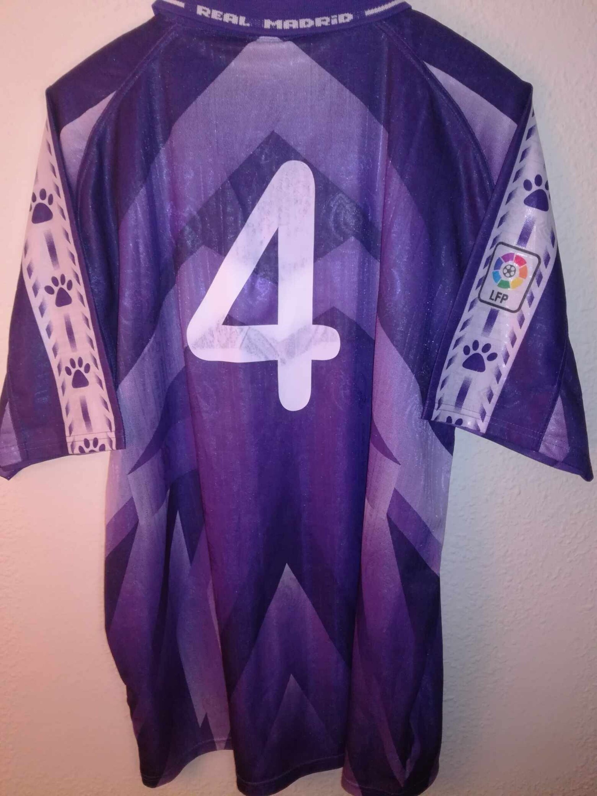 REAL MADRID 1996-1997 BNWT away number 4 L - 2