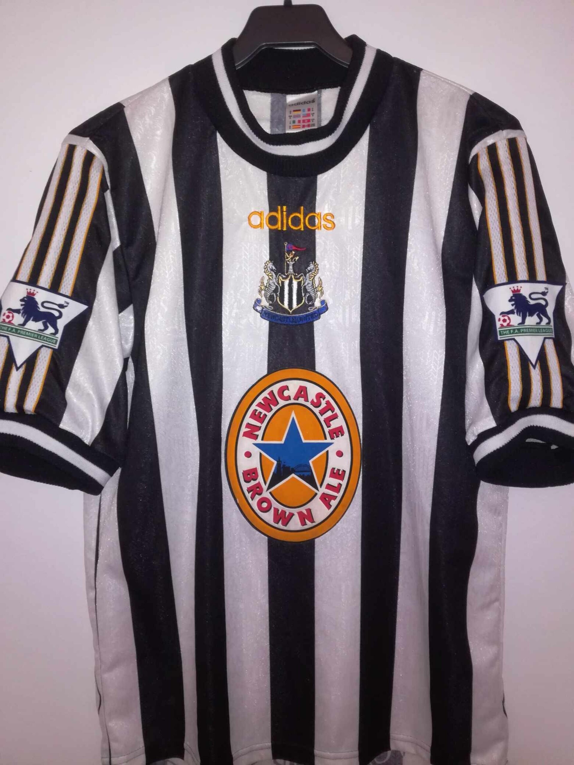 NEWCASTLE UNITED 1997-1998 Shearer 9 S - 2