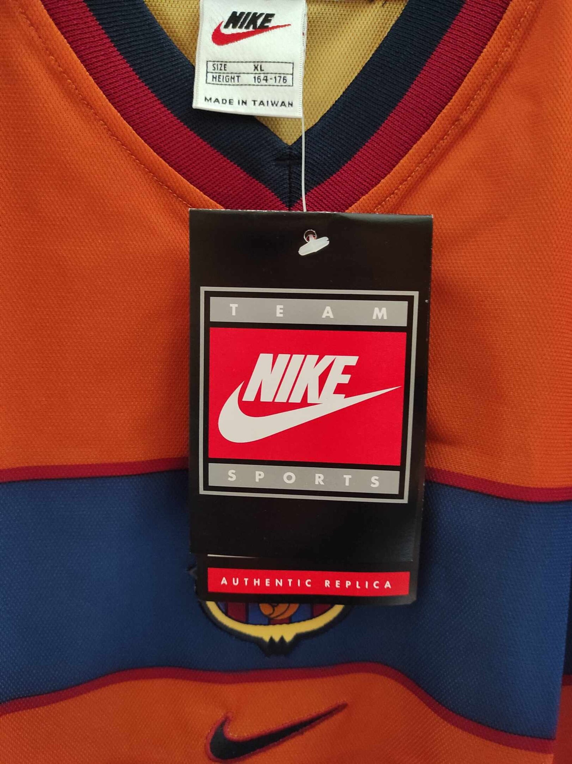 FC BARCELONA 1998-1999 away BNWT XL Kids (like S) - 2
