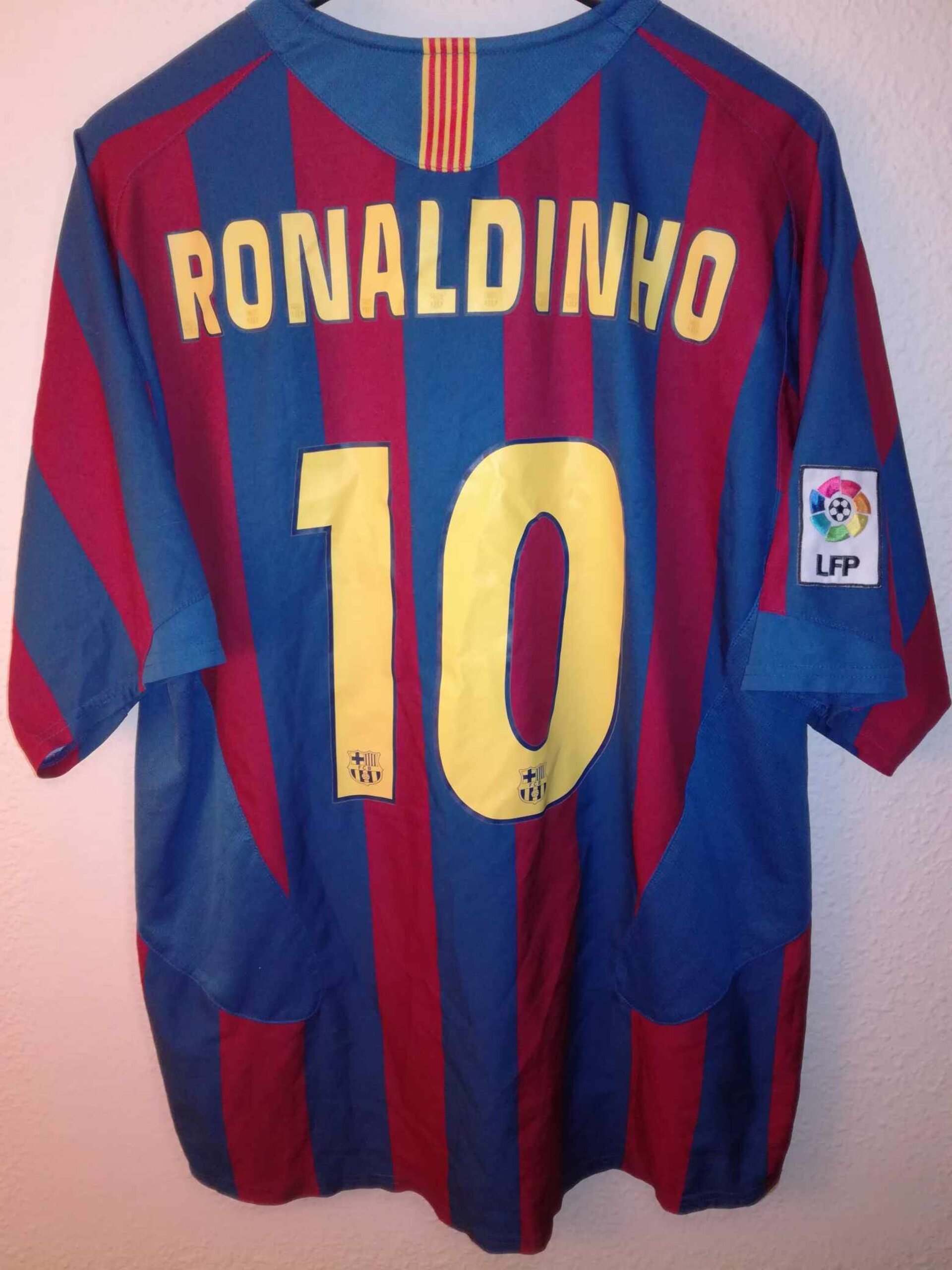 FC BARCELONA 2005-2006 Ronaldinho 10 L - 1