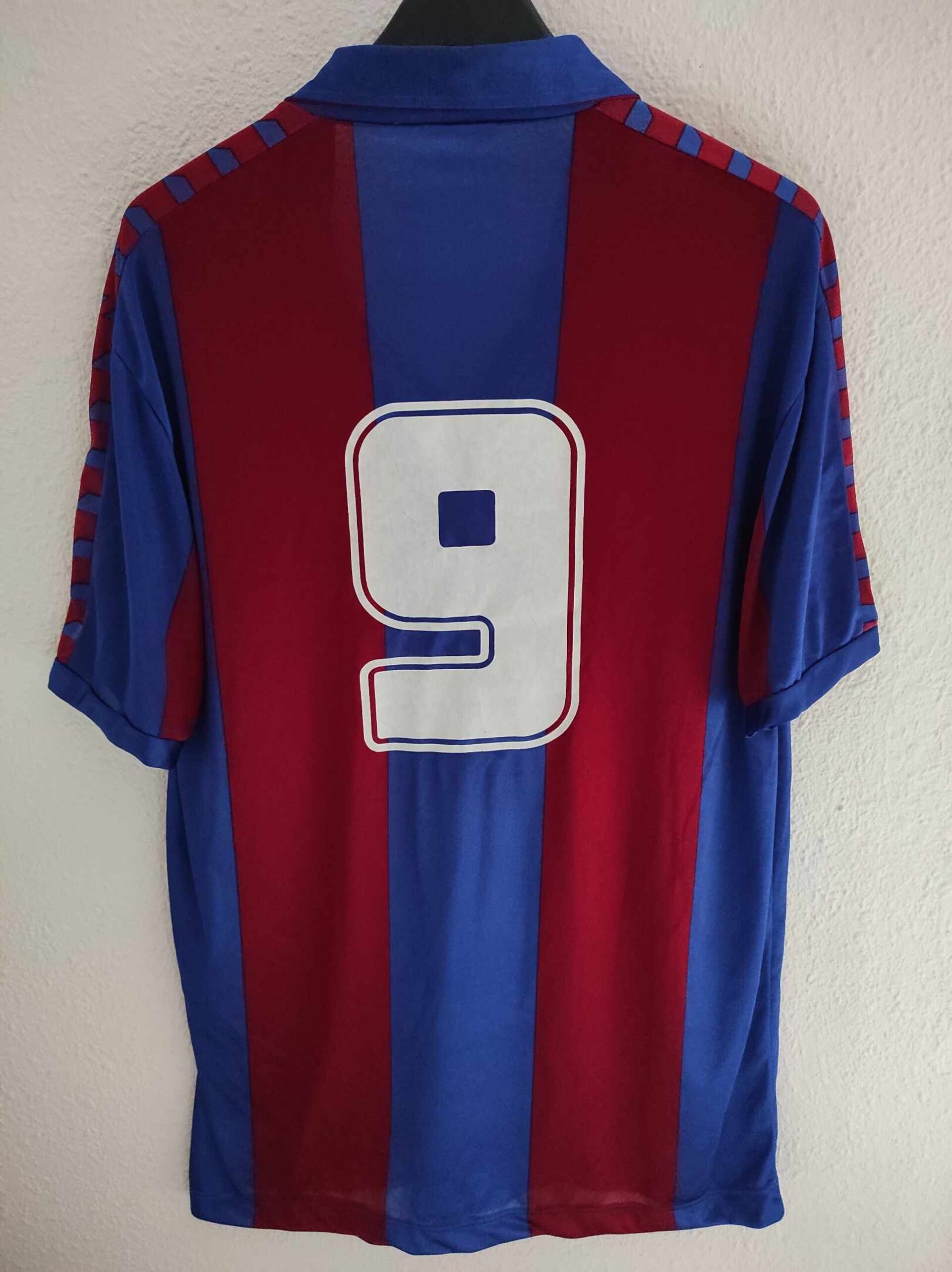 FC BARCELONA 1981-1982 number 9 XG - 2