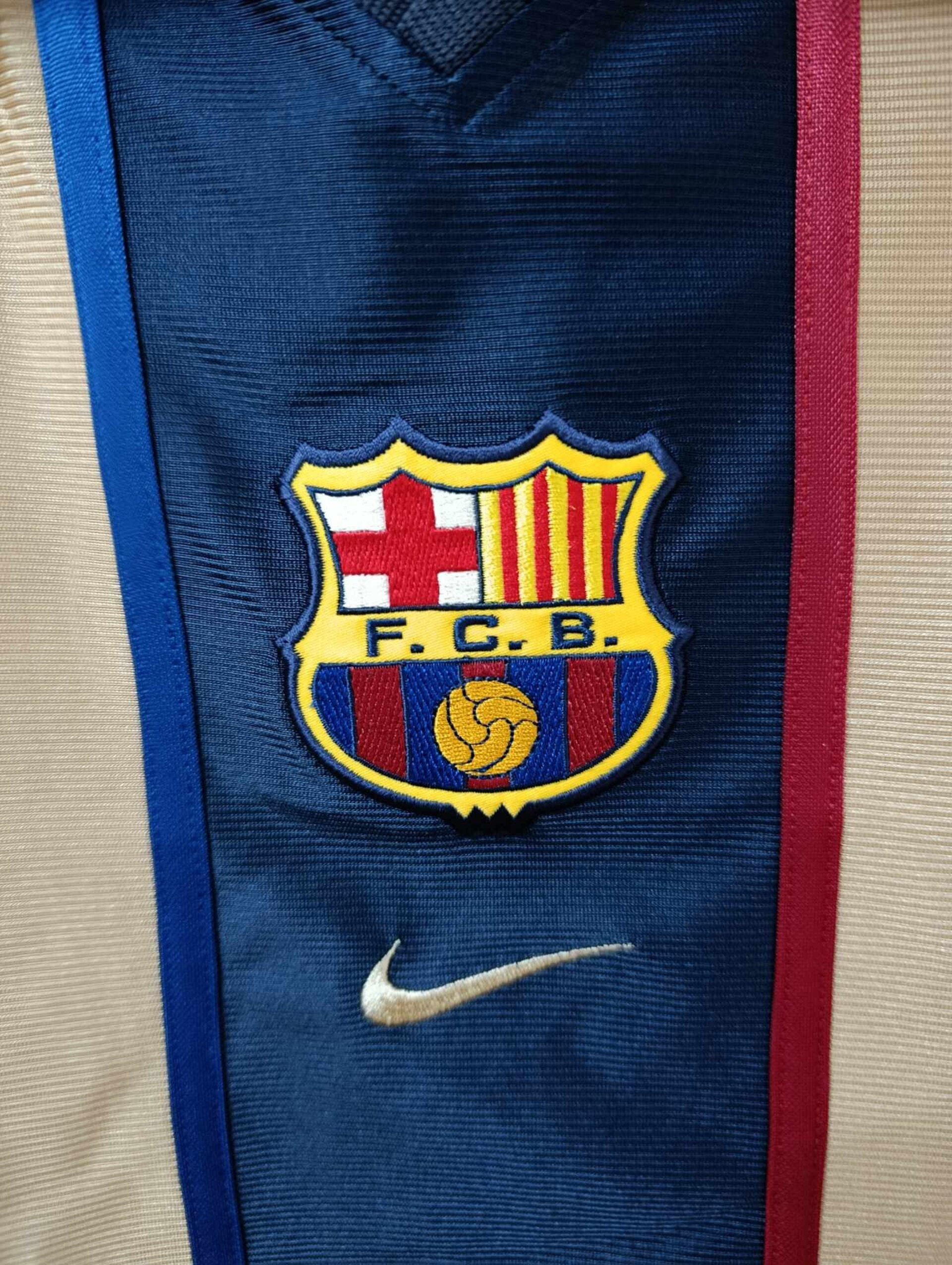 FC BARCELONA 2001-2002 away BNWT XS - 7