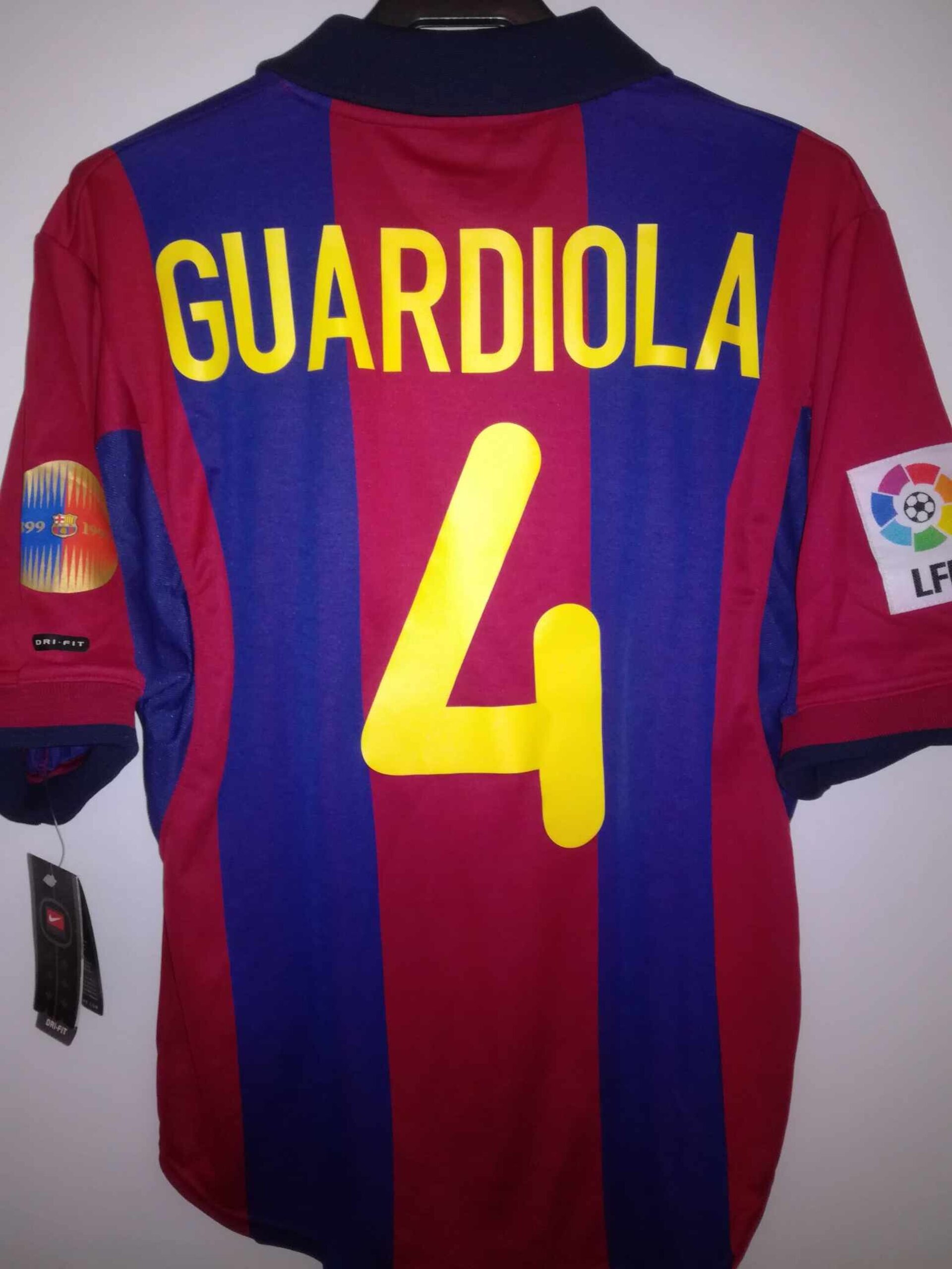FC BARCELONA 2000-2001 Guardiola 4 BNWT S - 1