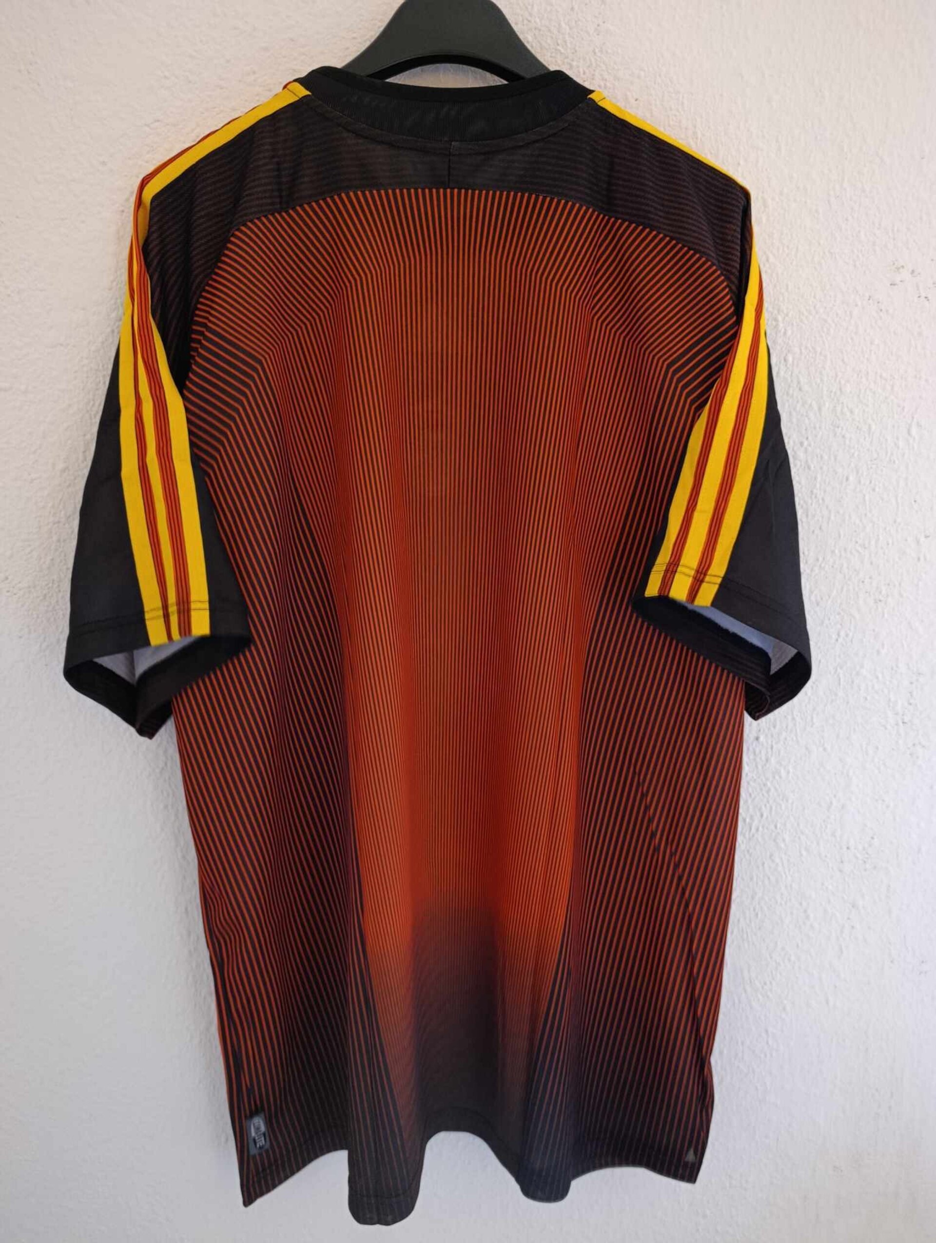 REAL MADRID 2003-2004 BNWT Goalkeeper L - 10