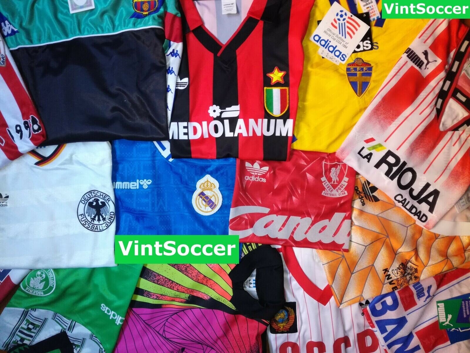 Lot historique mini football cuir 11 pièces coupe du monde FIFA